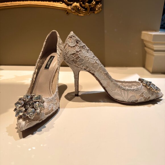 Dolce & Gabbana Shoes - NEW with box Dolce & Gabbana Bellucci White Pumps, size 37
